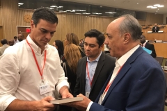 Con el presidente de España Pedro Sanchez, y embajador de Venezuela en EEUU Carlos Vecchio (2018)